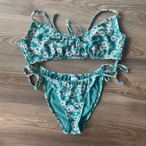 Xhilaration Daisy Bikini Set